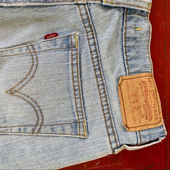 Classic Levi’s Denim Shorts - Picture 3 of 6